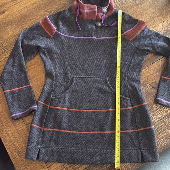 Tunic sweater. Perfect for cold temps. - Picture 5 of 5